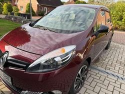 Rot Gebraucht 2014 Renault Scénic Bose Edition Van / Kleinbus | 7.900 € (Guter Preis)