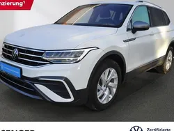 Pure white Gebraucht 2022 VW Tiguan Allspace Life SUV | 29.880 € (Fairer Preis)
