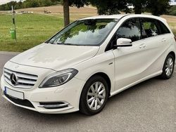 Weiß Gebraucht 2011 Mercedes B200 Van / Kleinbus | 10.000 € (Teuer)