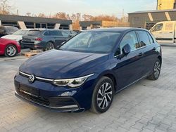 Blau Gebraucht 2021 VW Golf VIII Style Limousine | 20.990 € (Guter Preis)