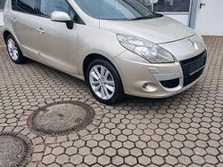 Beige Gebraucht 2010 Renault Scénic III Luxe Van / Kleinbus | 6.390 € (Fairer Preis)
