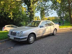 Silber Gebraucht 1997 Mercedes E230 Elegance Limousine | 2.500 € (Guter Preis)