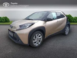 Ginger beige/ black mica Gebraucht 2023 Toyota Aygo Pulse Kleinwagen | 14.790 € (Fairer Preis)