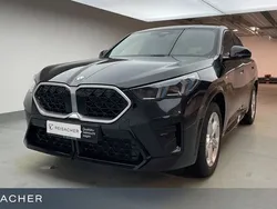 Saphirschwarz Gebraucht 2024 BMW X2 Luxury Line SUV | 42.949 €