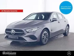 Lack mountaingrau Gebraucht 2024 Mercedes A180 Advanced Limousine | 28.615 € (Fairer Preis)