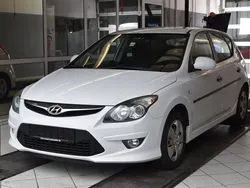 Weiß Gebraucht 2010 Hyundai i30 Classic Limousine | 1.990 € (Guter Preis)