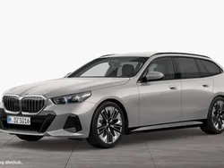Oxidgrau Gebraucht 2024 BMW 520 M Sport Kombi | 51.950 € (Fairer Preis)