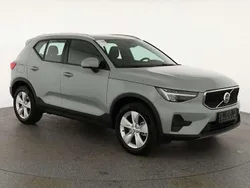 Vapour grey metallic Neu 2025 Volvo XC40 Core SUV | 38.095 € (Superpreis)