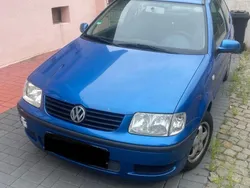 Blau Gebraucht 2000 VW Polo Kleinwagen | 950 € (Teuer)