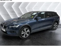 Blau Gebraucht 2024 Volvo V60 CC Plus Kombi | 43.380 € (Superpreis)