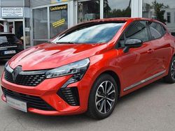 Rot Gebraucht 2024 Renault Clio V Techno Limousine | 20.490 € (Etwas zu teuer)