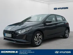 Grau Gebraucht 2024 Hyundai i20 Trend Limousine | 19.790 € (Guter Preis)