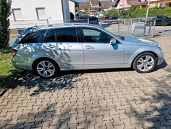 Grau Gebraucht 2008 Mercedes 220 Avantgarde Kombi | 3.700 €