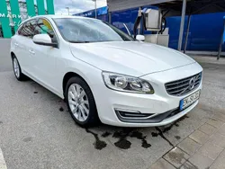 Weiß Gebraucht 2017 Volvo V60 Summum Kombi | 18.490 € (Fairer Preis)
