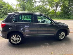 Grau Gebraucht 2015 VW Tiguan LOUNGE SUV | 13.400 € (Guter Preis)