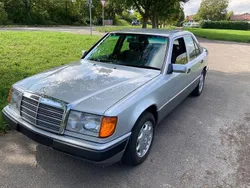 Silber Gebraucht 1993 Mercedes E280 Limousine | 10.850 €