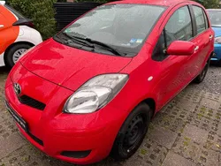 Rot Gebraucht 2011 Toyota Yaris Cool Limousine | 2.390 € (Guter Preis)