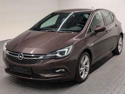 Kokosnussbraunmet. Gebraucht 2018 Opel Astra Dynamic Limousine | 14.980 € (Guter Preis)
