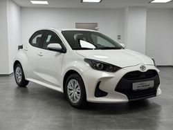 Weiß Gebraucht 2023 Toyota Yaris Comfort Limousine | 13.690 € (Guter Preis)