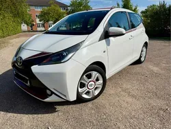 Weiß Gebraucht 2017 Toyota Aygo Style Kleinwagen | 8.900 € (Fairer Preis)