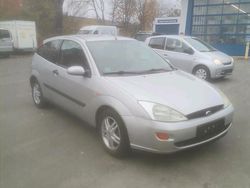 Silber Gebraucht 2001 Ford Focus Limousine | 1.250 € (Fairer Preis)