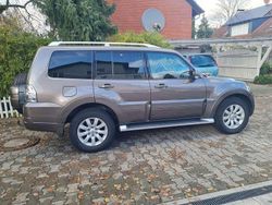 Braun Gebraucht 2010 Mitsubishi Pajero Edition SUV | 15.800 € (Fairer Preis)