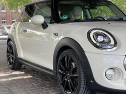 Weiß Gebraucht 2014 Mini Cooper S Kleinwagen | 16.850 € (Etwas zu teuer)