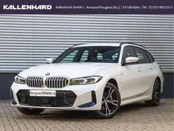 Mineralweiss metallic Gebraucht 2024 BMW 330e M Sport Kombi | 45.220 € (Guter Preis)