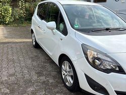 Weiß Gebraucht 2013 Opel Meriva Van / Kleinbus | 3.990 € (Fairer Preis)