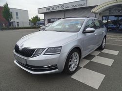 Silber brilliantsilber metallic (metallic) Gebraucht 2019 Skoda Octavia Style Kombi | 17.490 € (Etwas zu teuer)
