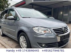 Grau Gebraucht 2010 VW Touran Highline Van / Kleinbus | 4.590 € (Superpreis)