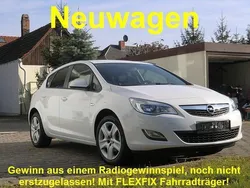 Weiß Gebraucht 2011 Opel Astra Design Edition Limousine | 16.500 €