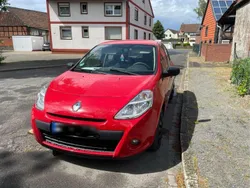 Rot Gebraucht 2009 Renault Clio II Kleinwagen | 1.800 € (Guter Preis)