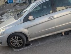 Silber Gebraucht 2010 Mercedes B200 Van / Kleinbus | 1.700 € (Fairer Preis)