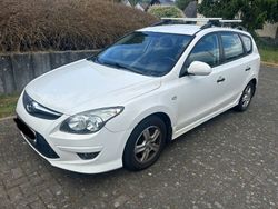 Weiß Gebraucht 2013 Hyundai i30 Limousine | 1.699 € (Superpreis)