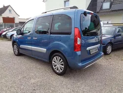 Blau Gebraucht 2011 Citroën Berlingo Van / Kleinbus | 4.250 € (Fairer Preis)