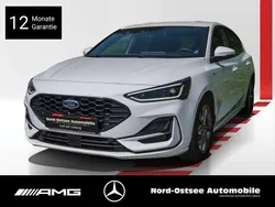Weiss frostweiß Gebraucht 2024 Ford Focus ST-Line X Limousine | 25.290 € (Fairer Preis)