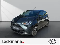 Grau Gebraucht 2021 Toyota Aygo Play Kleinwagen | 13.990 € (Fairer Preis)