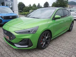 Grün Gebraucht 2024 Ford Focus ST Limousine | 35.400 € (Fairer Preis)