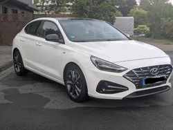 Weiß Gebraucht 2021 Hyundai i30 Edition 30+ Limousine | 18.000 € (Guter Preis)