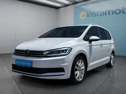 Weiß Gebraucht 2024 VW Touran Van / Kleinbus | 34.999 € (Etwas zu teuer)