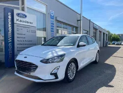 Frostweiß Gebraucht 2020 Ford Focus Titanium Limousine | 16.990 € (Fairer Preis)