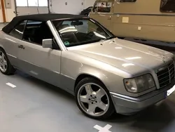Silber Gebraucht 1994 Mercedes E320 Cabrio | 22.990 €