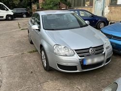 Grau Gebraucht 2006 VW Jetta Limousine | 5.600 € (Teuer)