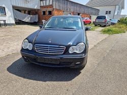 Schwarz Gebraucht 2006 Mercedes 220 Avantgarde Limousine | 2.300 €