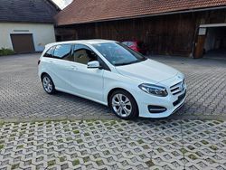 Calcitweiss/zirrusweiss Gebraucht 2017 Mercedes B200 Van / Kleinbus | 14.900 € (Fairer Preis)