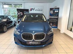 Blau Gebraucht 2024 BMW 218 Active Tourer Van / Kleinbus | 29.490 € (Guter Preis)