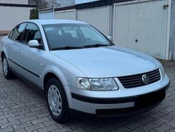 Silber Gebraucht 2000 VW Passat Limousine | 2.580 € (Etwas zu teuer)