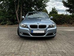 Blau Gebraucht 2009 BMW 320 Comfort Edition Limousine | 4.500 € (Etwas zu teuer)