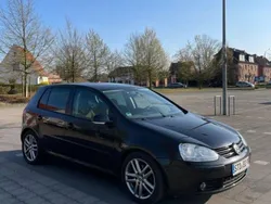 Schwarz Gebraucht 2007 VW Golf V Kleinwagen | 2.600 € (Fairer Preis)